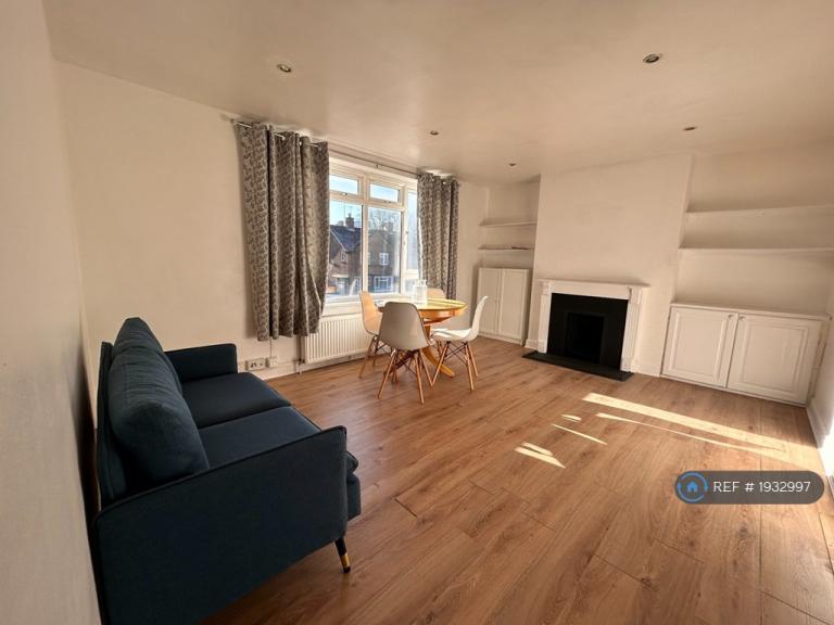 2 bedroom flat in Elgar House, London, N8 (2 bed) (#1932997)