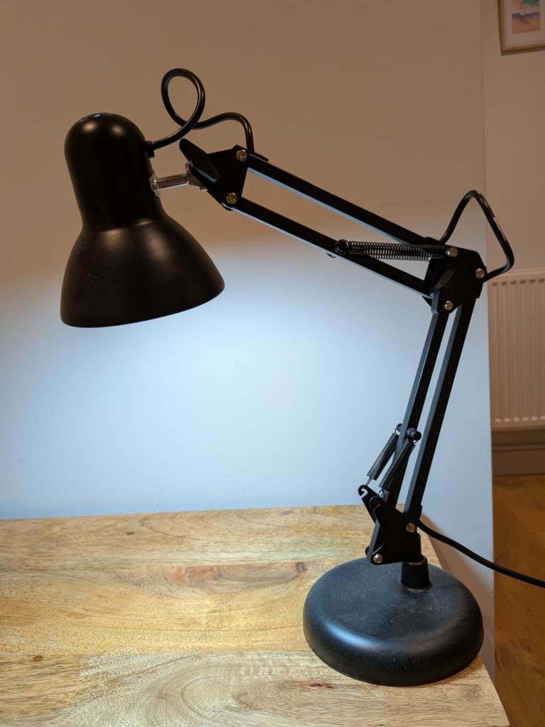 Desk lamp