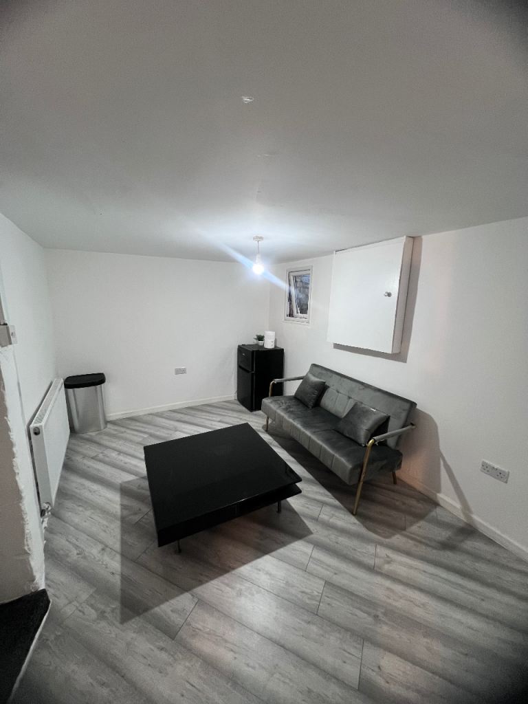 Basement Suite & Double Room | Bills Included