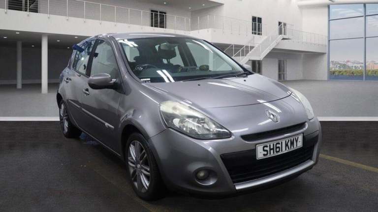 2011 Renault Clio 1.6 VVT Dynamique TomTom 5dr Auto HATCHBACK PETROL Automatic