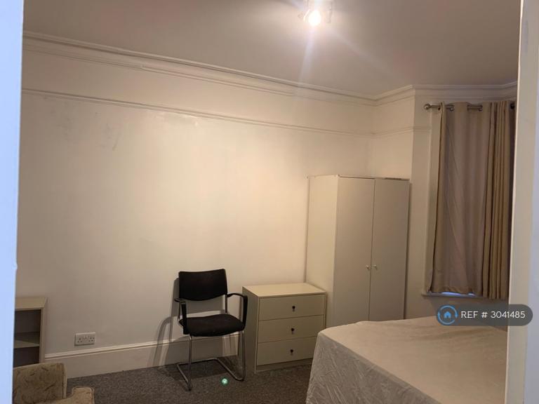 1 bedroom in Balmoral Road, Gillingham, ME7 (#3041485)