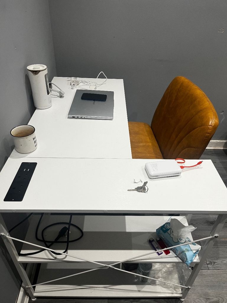 L Shaped Desk with Power Outlets, 100 cm L Computer Corner Desks with Reversible Shelves