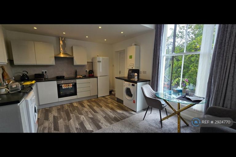 1 bedroom flat in Montpellier Court, Scarborough, YO11 (1 bed) (#2924770)