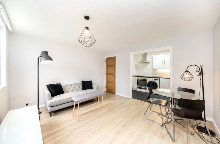 2-Bed Flat – Deptford SE8 | 3 Min to Station | Refurbished | Parking | Available Early Sept