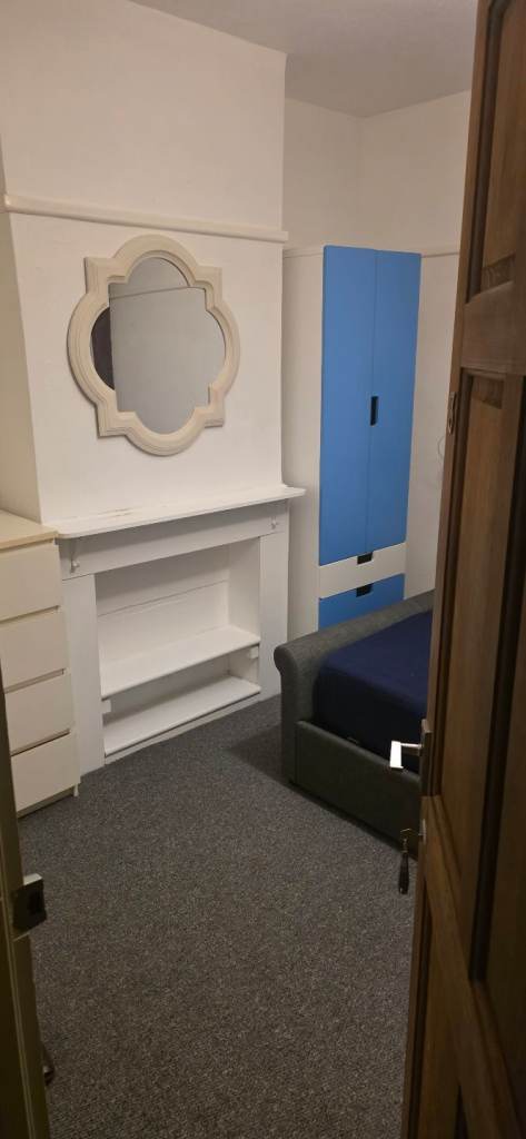 To rent double room for single person 