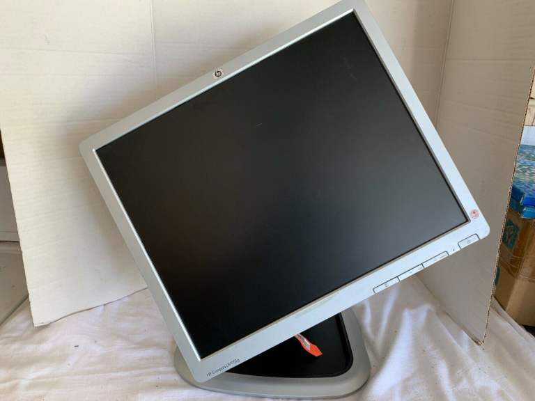 2 positional HP Compaq LA1951g LCD computer monitor 19'',