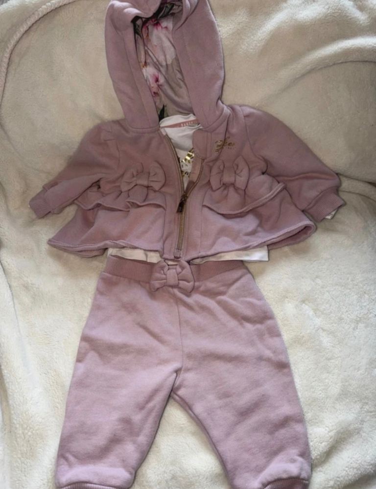 baby girls clothes bundle 0-3months