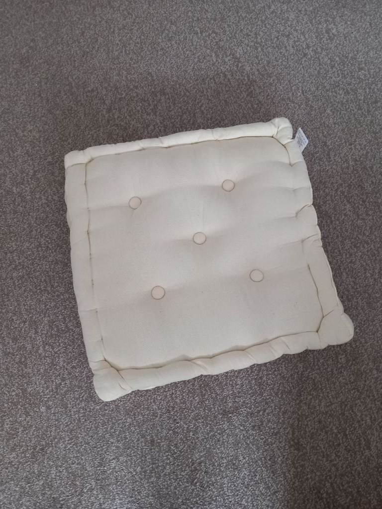 Seat raiser cushion 
