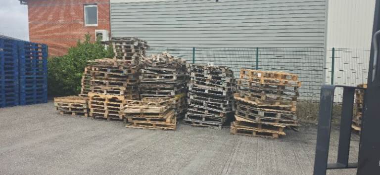 Scrap wood Pallets
