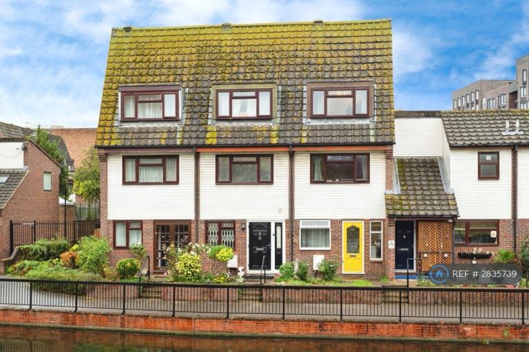 4 bedroom house in Grand Walk, London, E1 (4 bed) (#2835739)