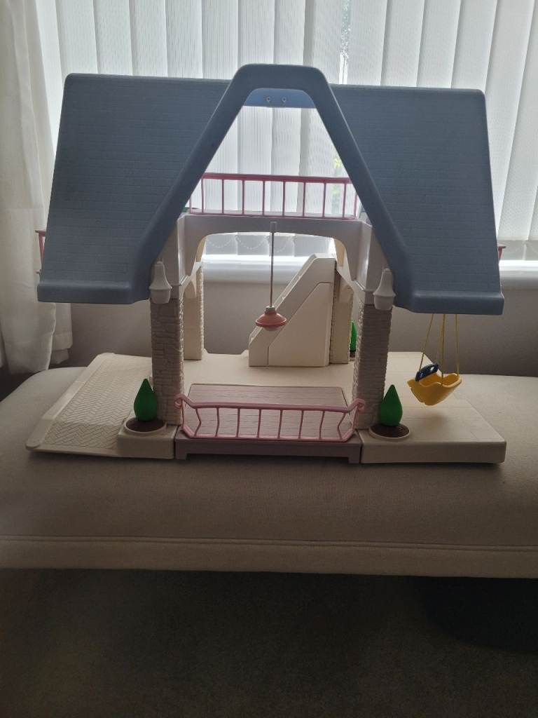 Little tikes dolls house 