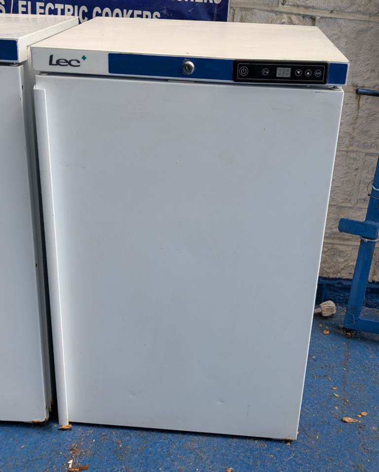LEC COMMERCIAL/LABORATORY UNDERCOUNTER WHITE 46CM FREEZER-151L-NO KEYS-REFURBISHED
