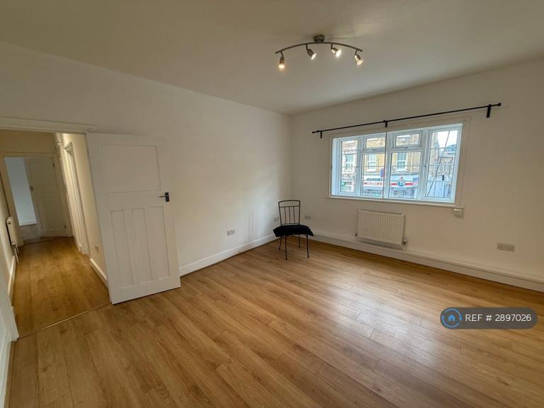 2 bedroom flat in Dover Court, London, SE10 (2 bed) (#2897026)