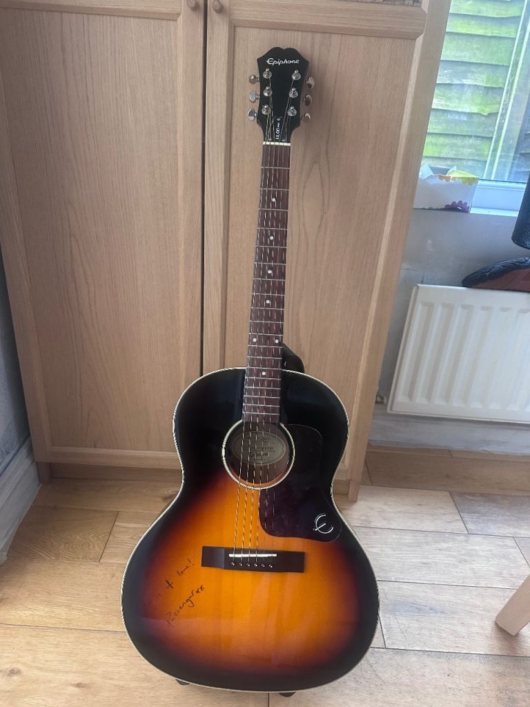 Epiphone signed by Passenger ( Mike Rosenberg)
