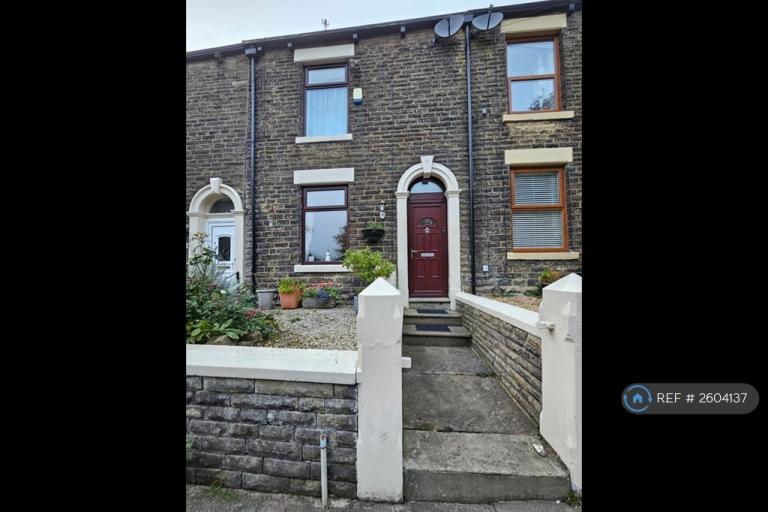 3 bedroom house in Sunny Bank, Lees, Oldham, OL4 (3 bed) (#2604137)