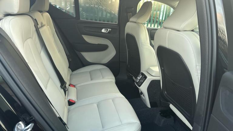  Volvo XC40 2.0 B4 MHEV Ultra Bright DCT Auto Euro 6 (s/s) 5dr Petrol/Electric Hybrid Automatic