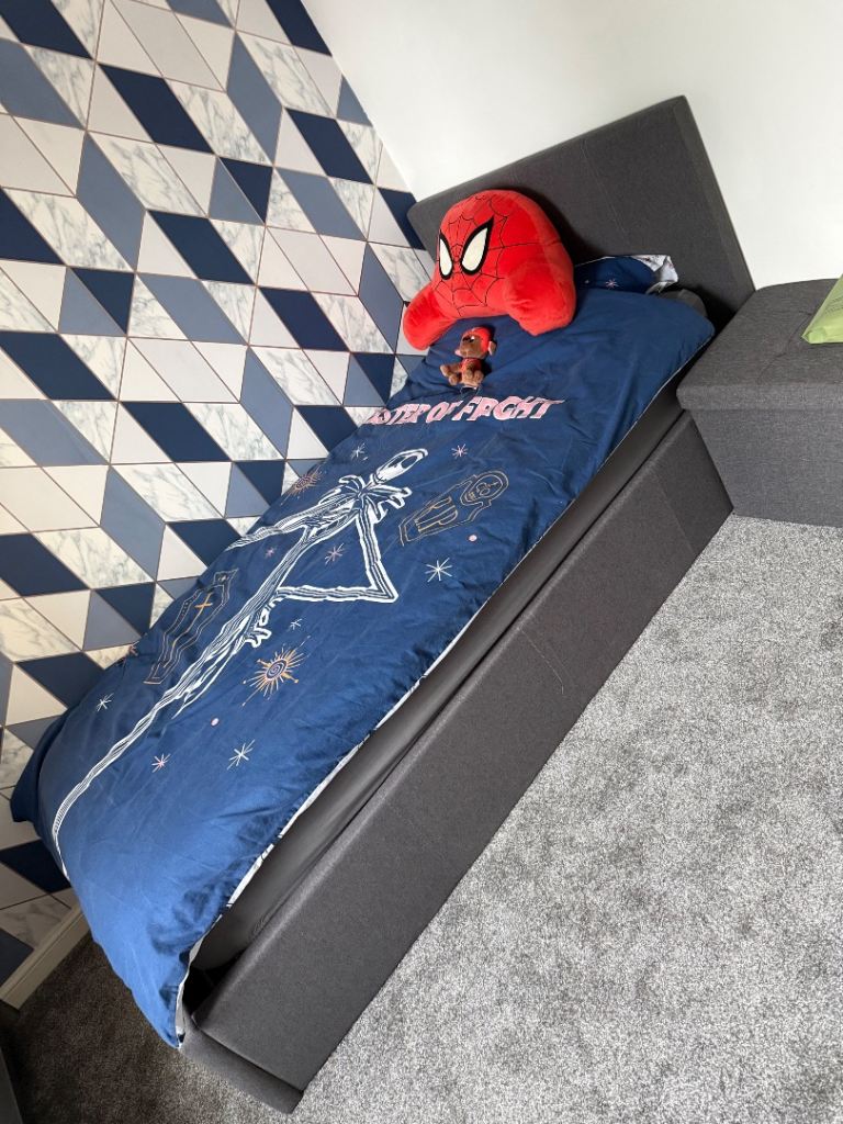 Single ottoman bed