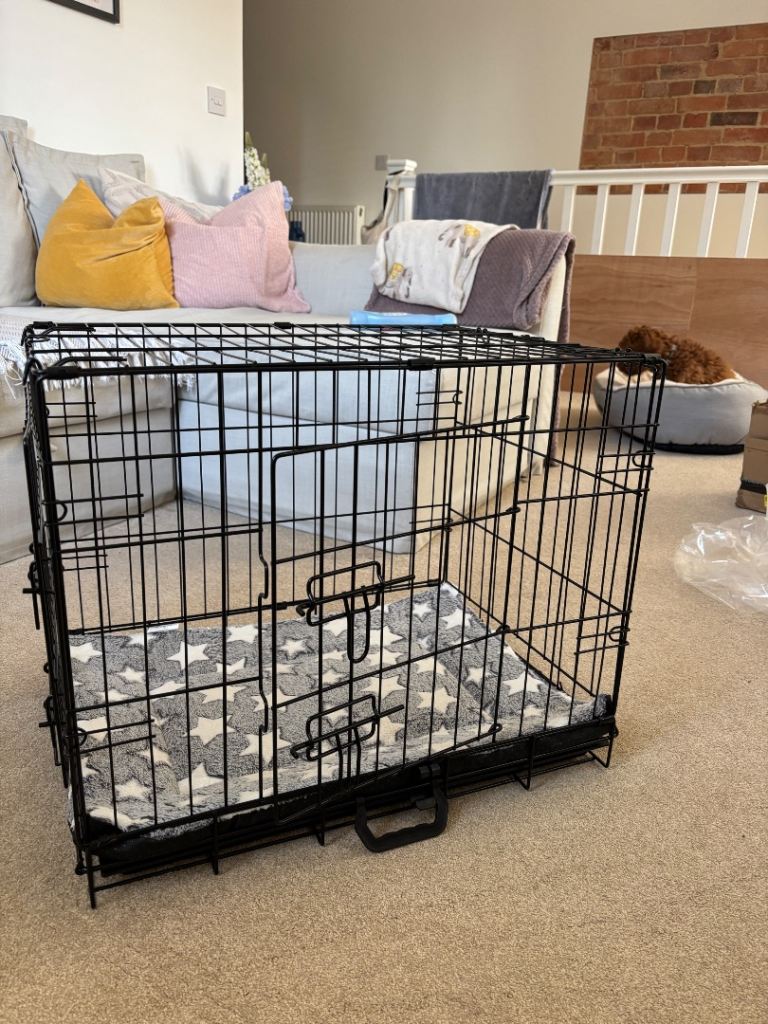 DOG CRATE - perfect for puppies/small dogs