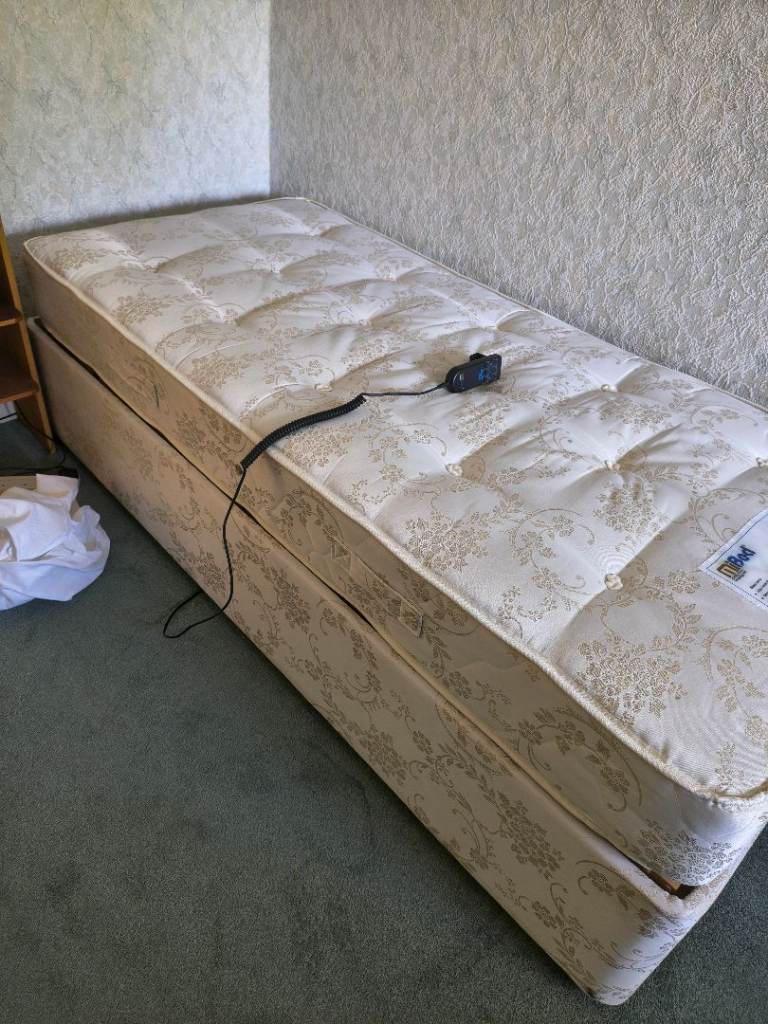 Electric adjustable single bed, like new