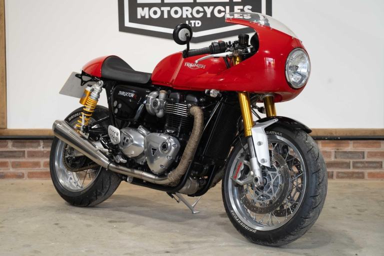 2016 Triumph Thruxton 1200 R , only 9k miles, racer kit 
