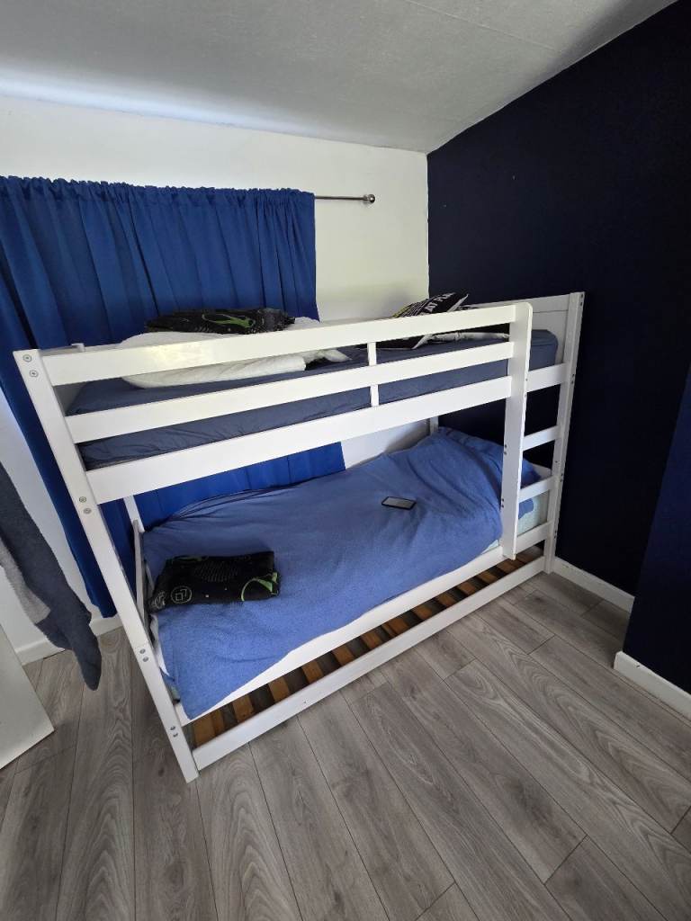 Bunk bed 