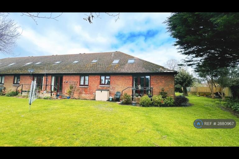 2 bedroom flat in Sea Front, Hayling Island, PO11 (2 bed) (#2880967)