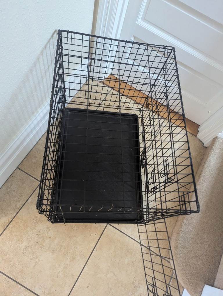 Medium sized dog crate / cage