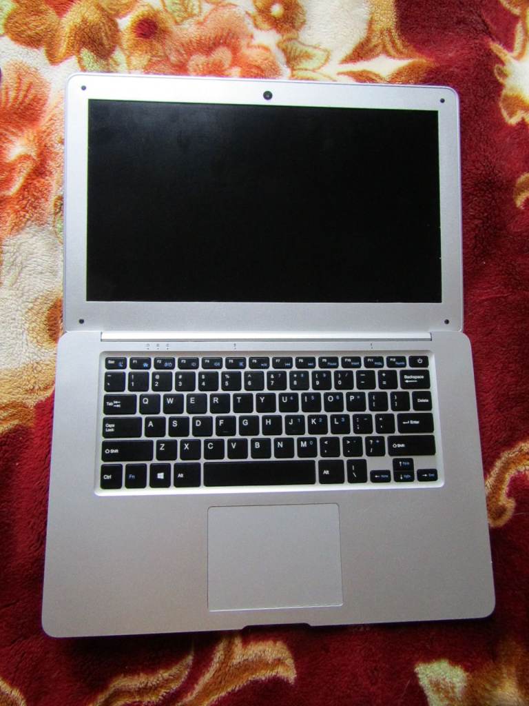 Silver 14 inch laptop Jumper looks like new good for tools possible to install Windows and use it