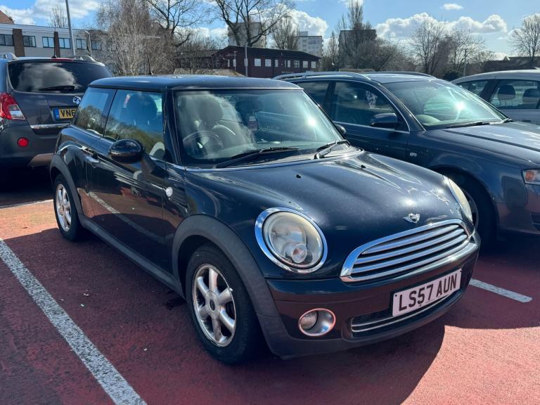 MINI ONE 1.4 PETROL AUTOMATIC, WOW 62k GENUINE MILES + PAN ROOF + HEATED LEATHER