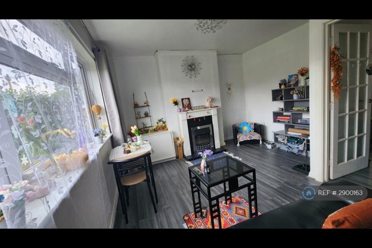 1 bedroom flat in Kemberton Road, Birmingham, B29 (1 bed) (#2900163)