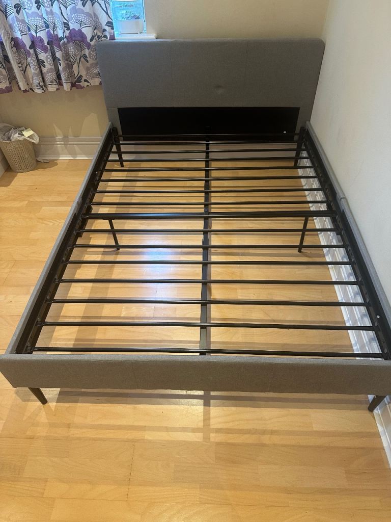 Double bed sparingly used with Mattress