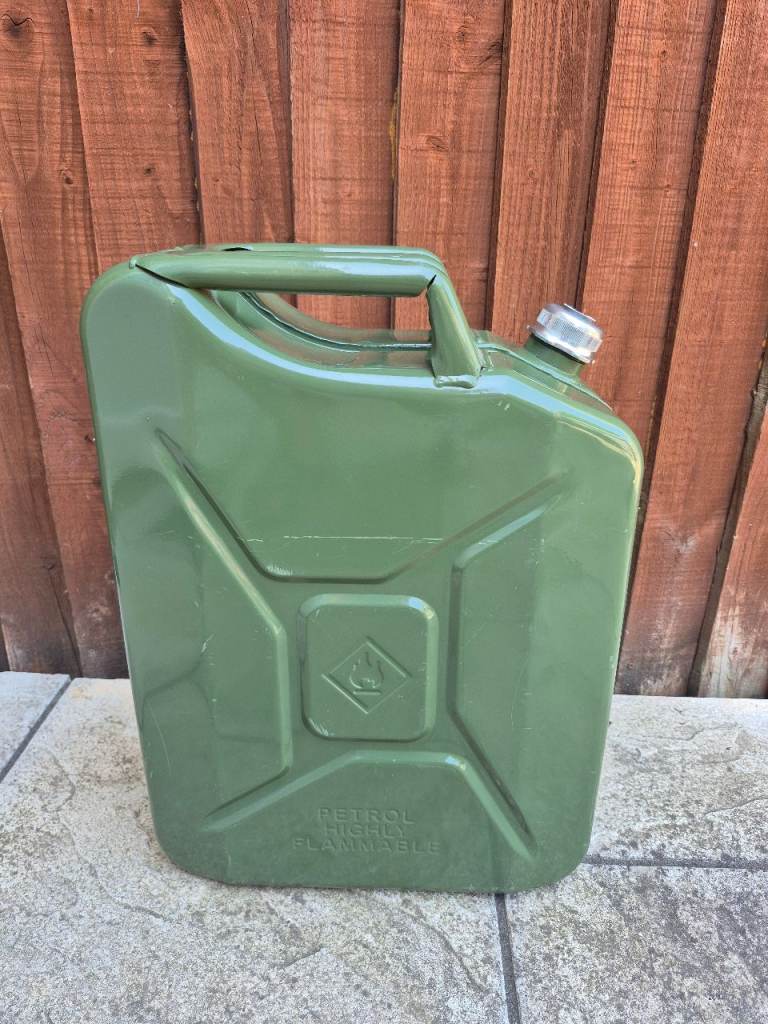 Halford 20L Jerry Can Screw Magnetic Cap 