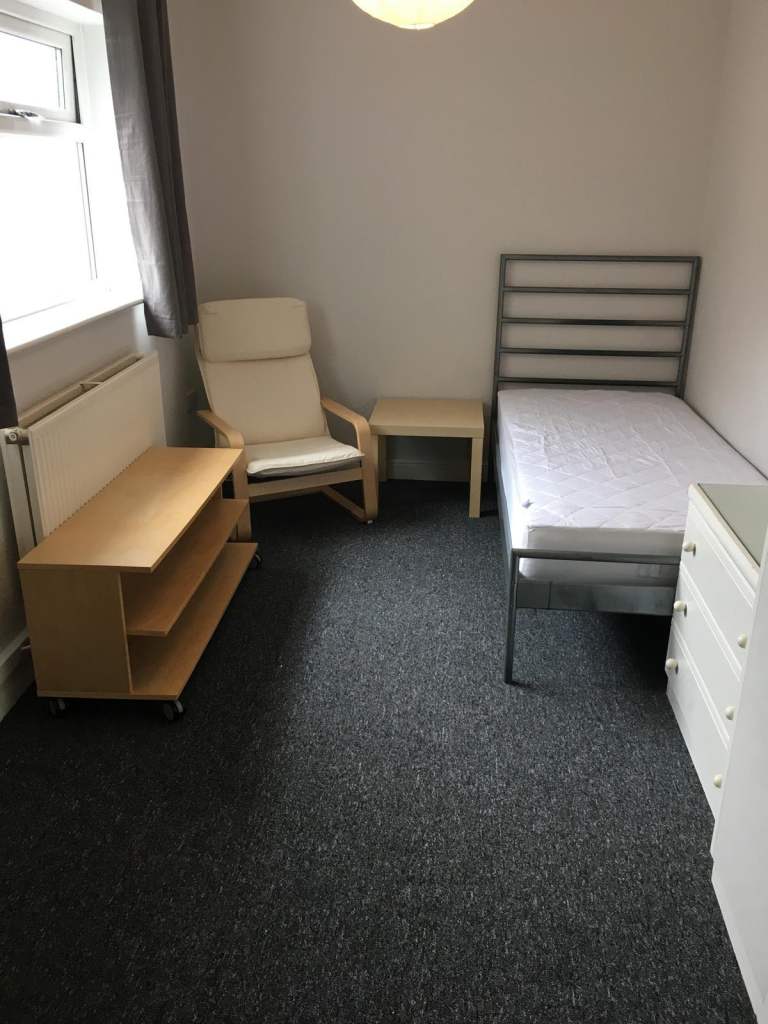 EXCELLENT En-suite Single Room in Town Centre. £600 pcm.
