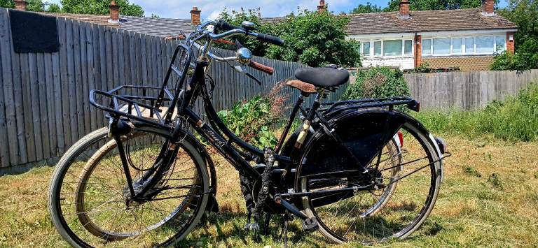 Genuine Dutch city bicycle Daily commuter 3 speed bike PRICE DROP !!