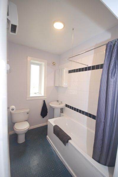Large double room - student flat v close to Ed Coll, Napier, HW