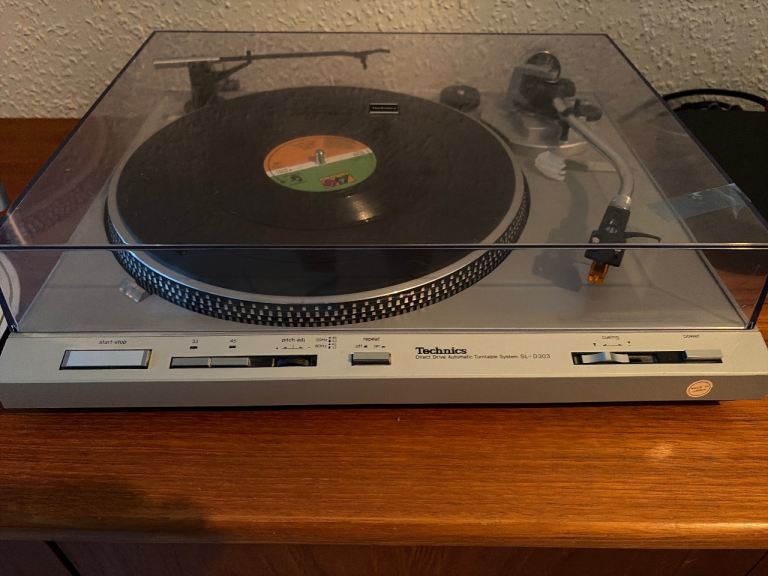 Techniques so-D303 record deck 