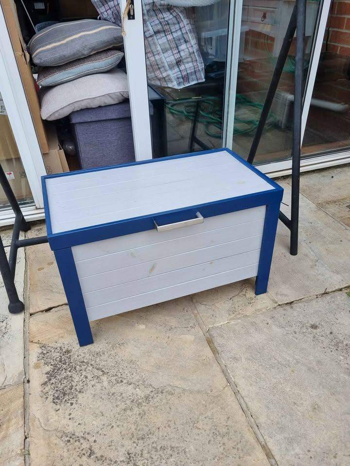 Kids boys wooden toybox with handle