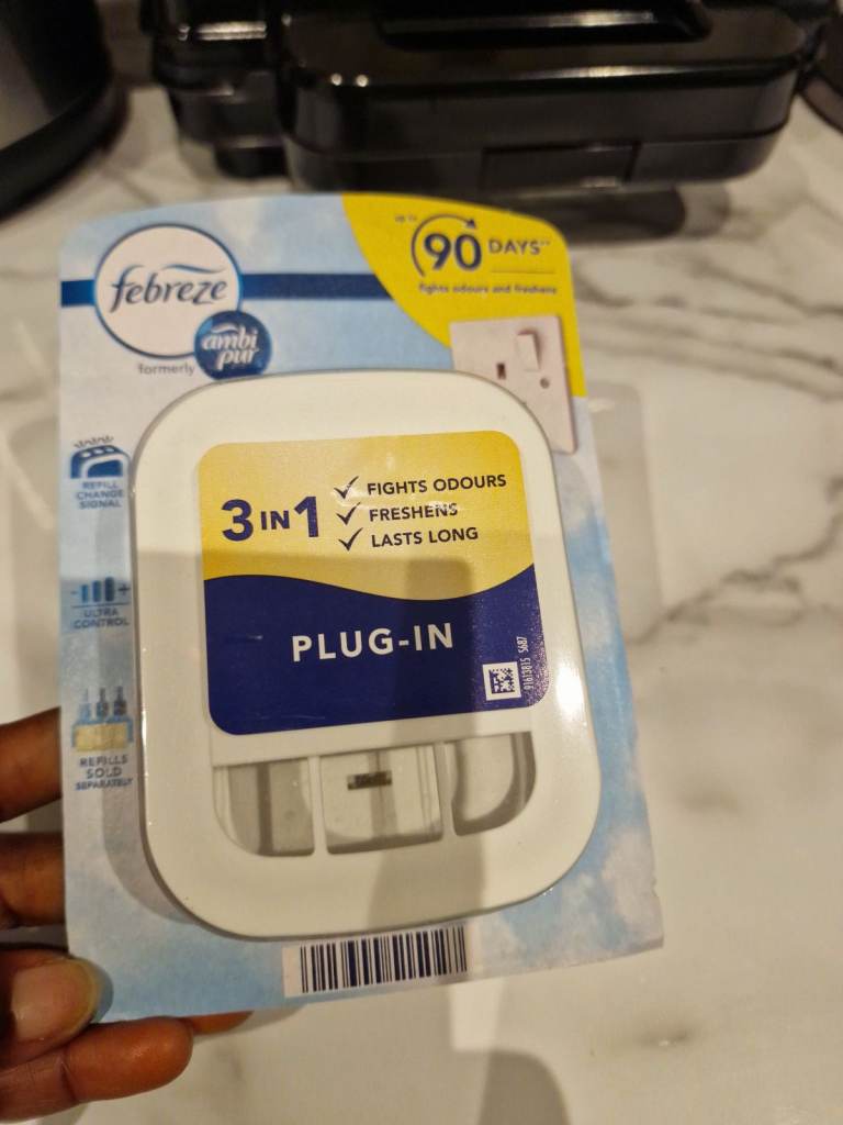 Febreze plug in (NEW - unopen)