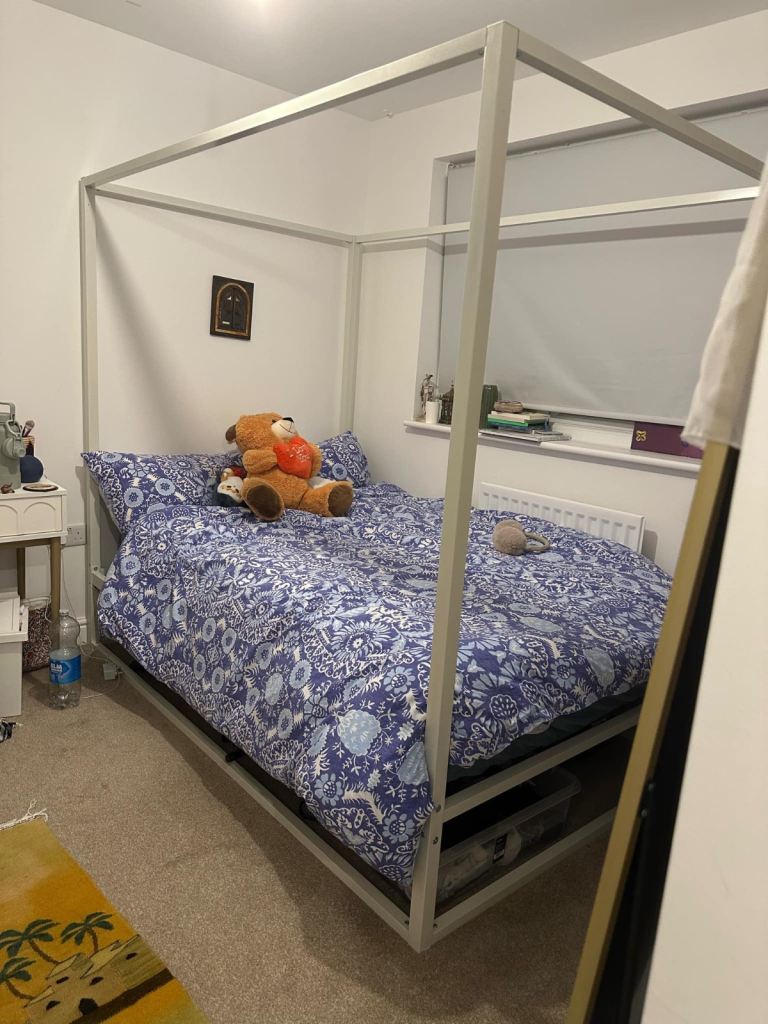 Double canopy bed without mattress 