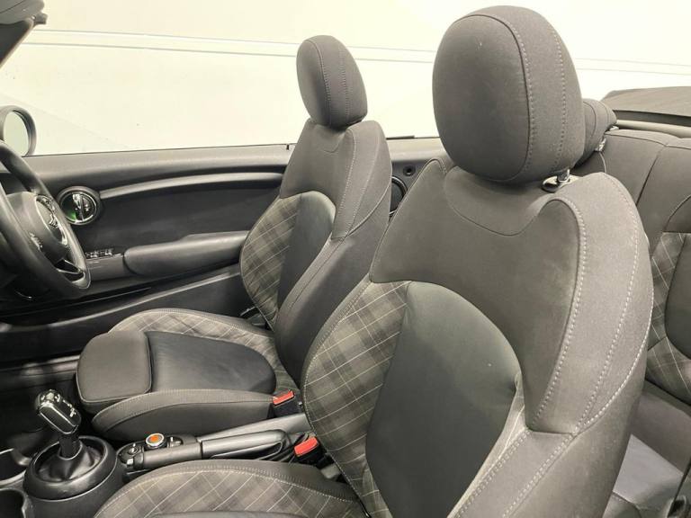 2018 MINI Convertible 1.5 Cooper Convertible 2dr Petrol Steptronic Euro 6 (s/s) (136 ps) Converti...