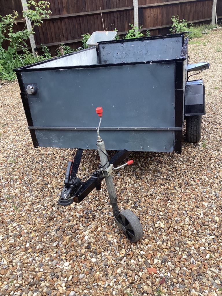 Trailer 8x4  mowers ect go straight on  new lights 
