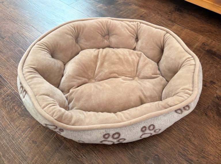 Cat bed / small dog bed 