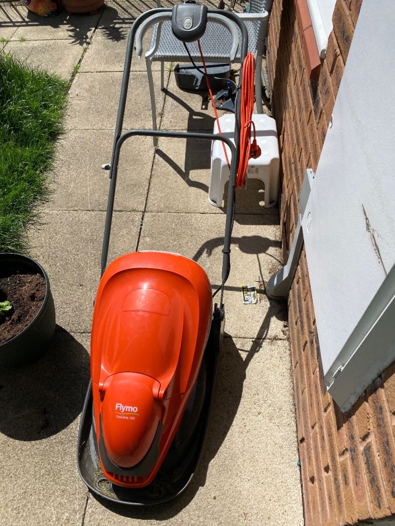 2 Lawnmowers for sale £30 each