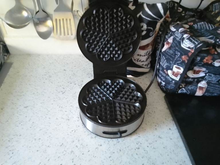 WAFFLE MAKER