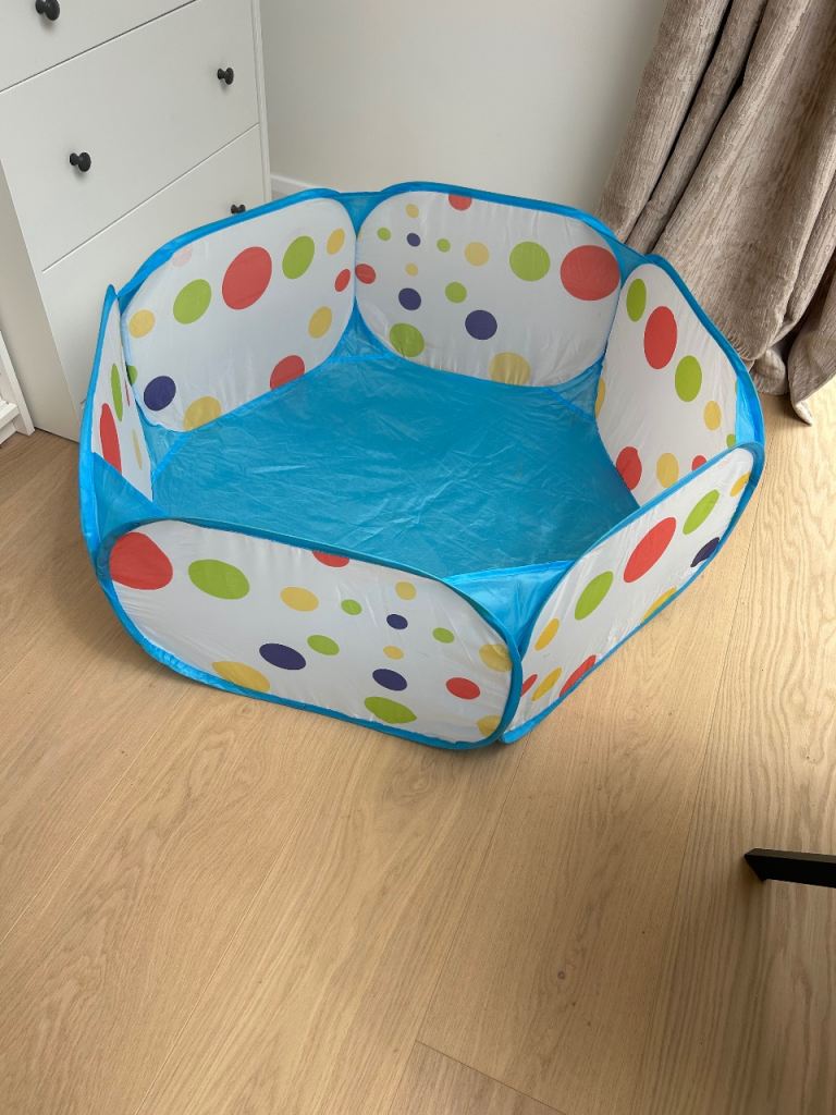 Fold away hamster pen
