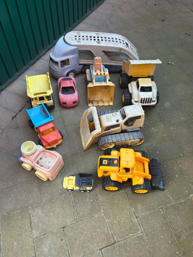 Job lot/bundle of kids cars and trucks/diggers