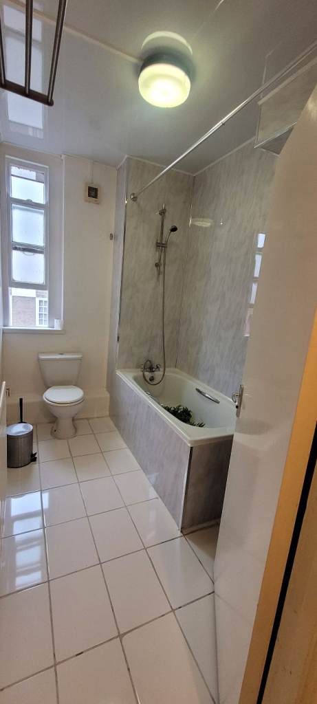 Builder, roofer, bathroom kitchens renovation, extension, all construction work acquired