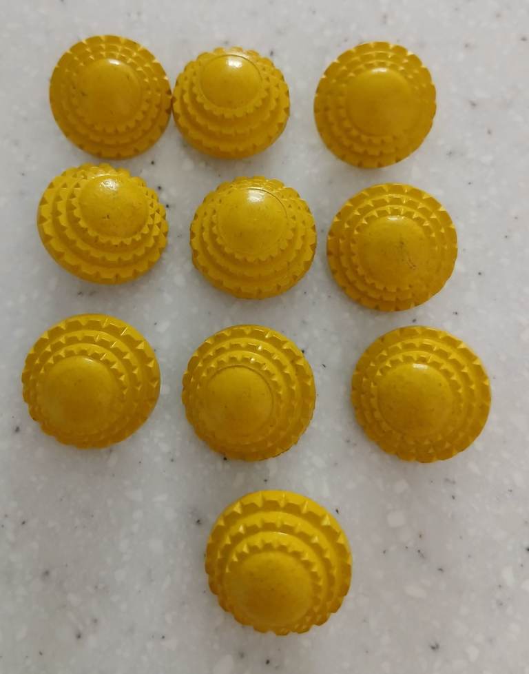 10 No. Vintage Yellow 18mm Diameter Dome Shaped Buttons
