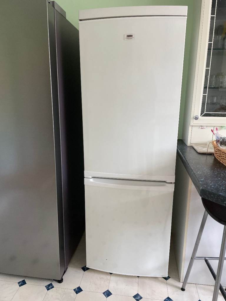 White Fridge Freezer – Fair Condition