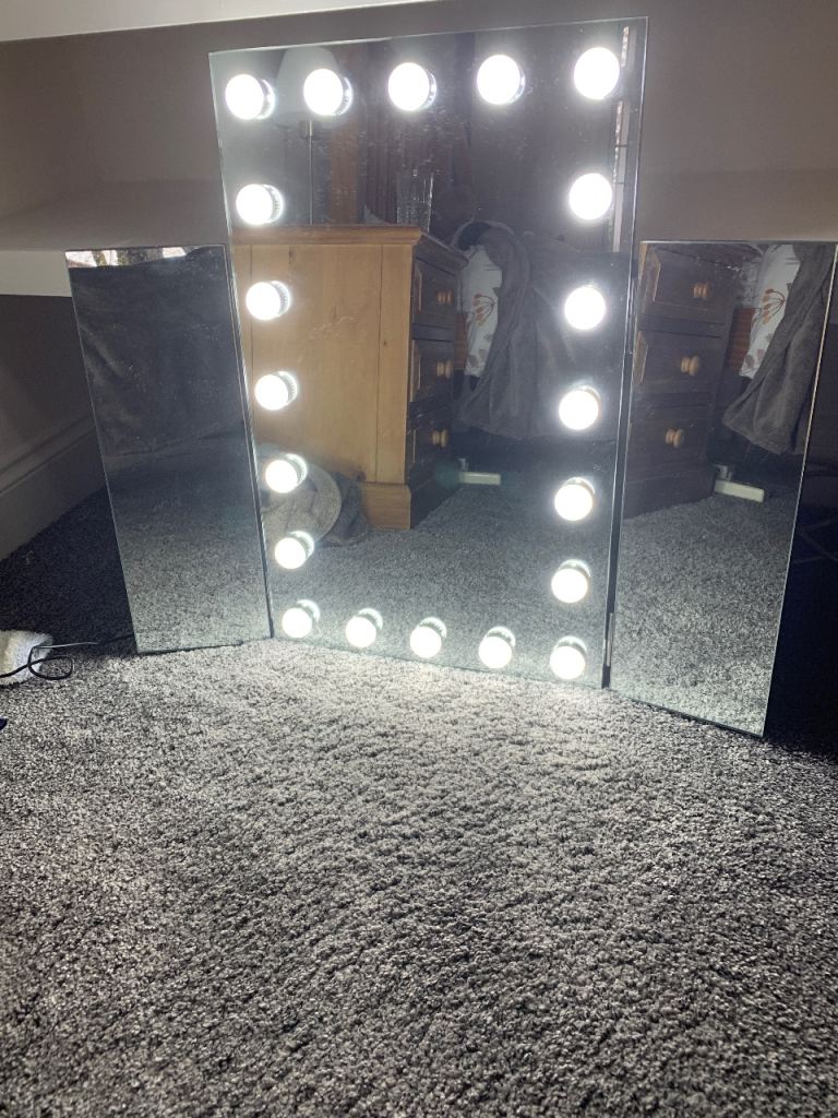 Hollywood make up mirror with moveable side mirrors. 